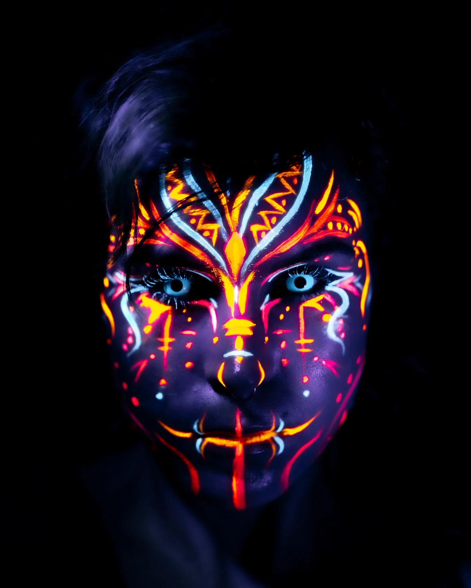 White UV I-Glow Halloween Coloured Contact Lenses (Neon) - Image 3