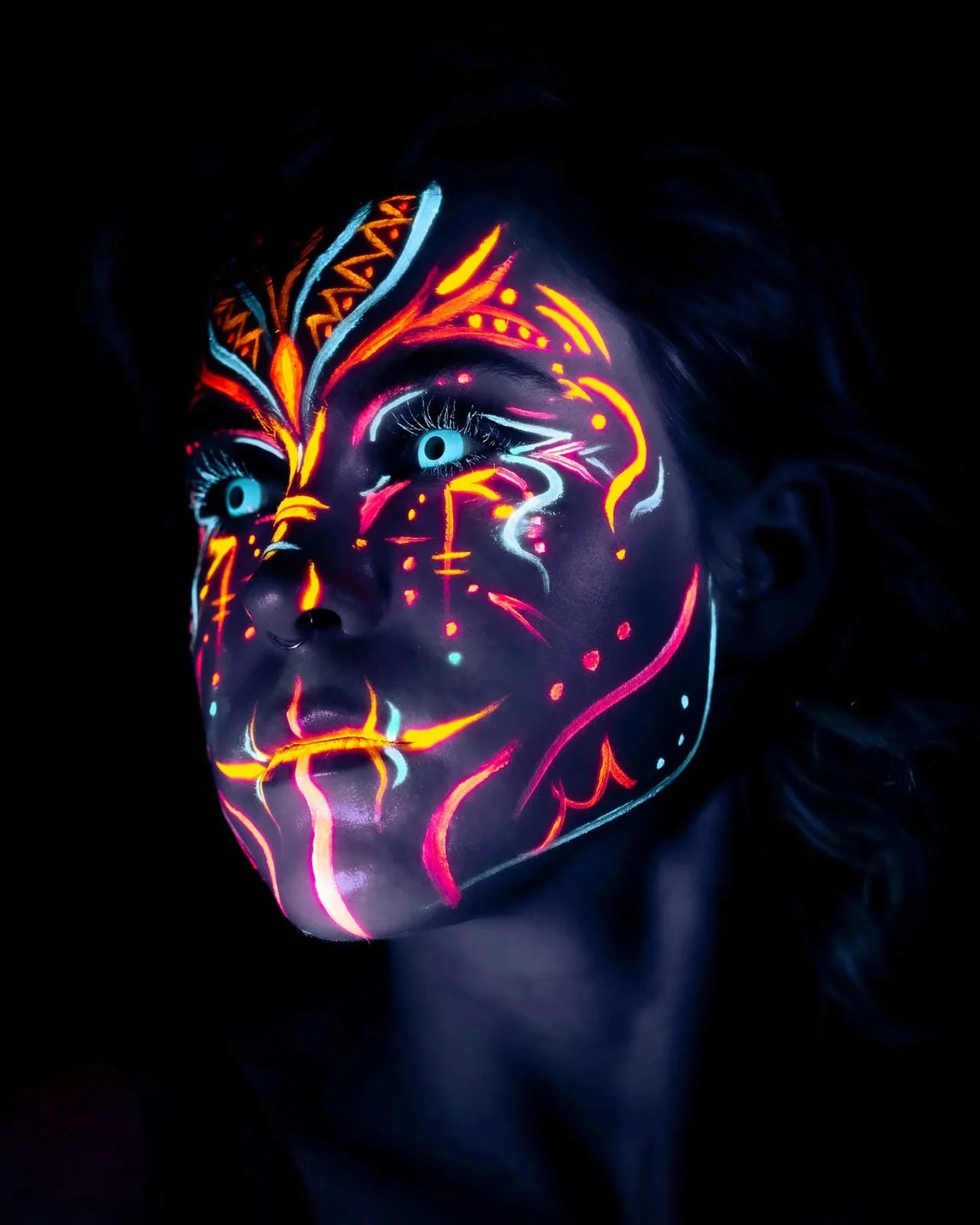 White UV I-Glow Halloween Coloured Contact Lenses (Neon) - Image 4